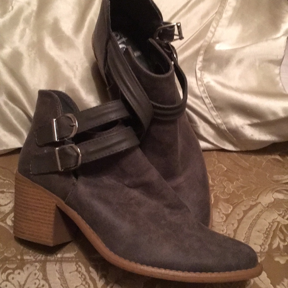 Boots - Picture 2 of 2
